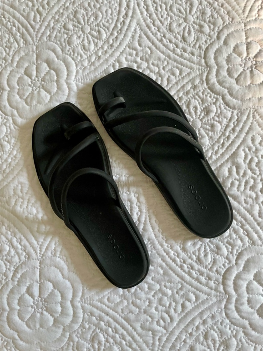 CROCS Miami toe loop sandals